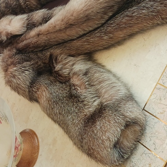 Vintage Silver Fox "full" length fur coat,satin lining, like New..beautiful coat - Picture 4 of 16
